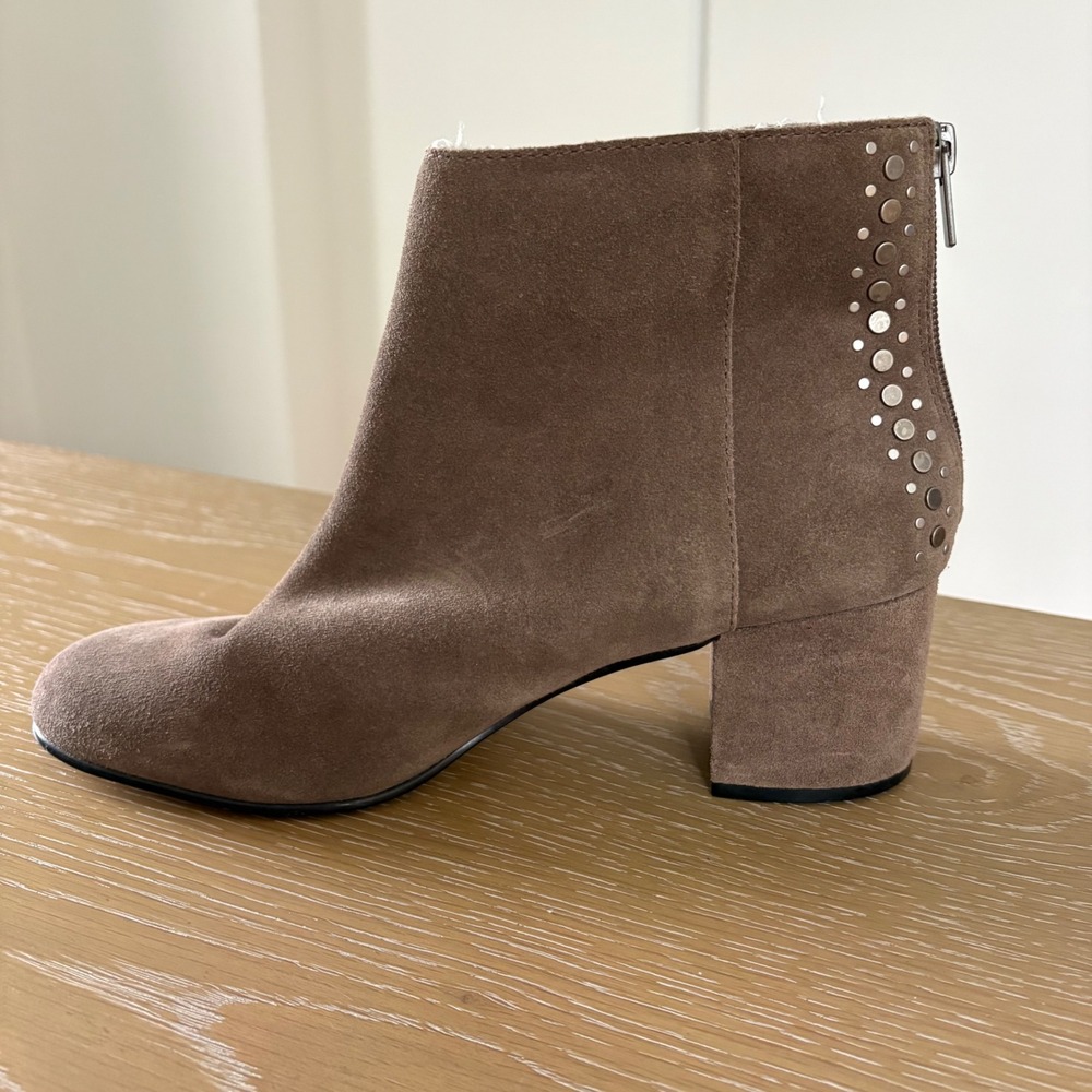 Lord & Taylor 424 Fifth Taupe Suede Studded Ankle Boots Block Heel Size 10M/40 - Picture 5 of 10
